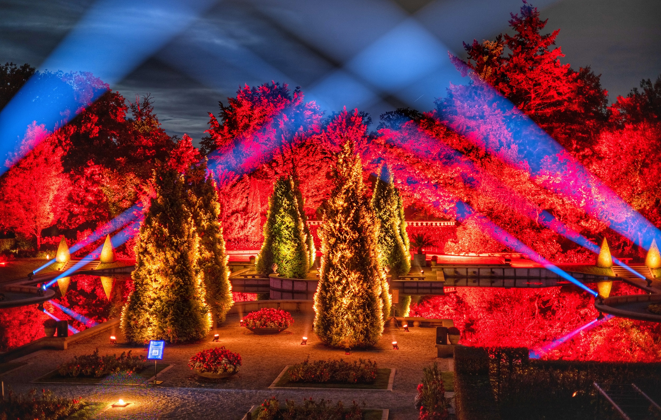 Kombi-Paket Schlossgärten Arcen + Enchanted Gardens für zwei Pers. im Wert von 68 €