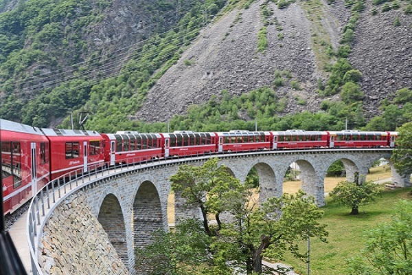 6-tägige Alpen-Panorama-Bahnreise inklusive Glacier und Bernina Express für 2 Personen
