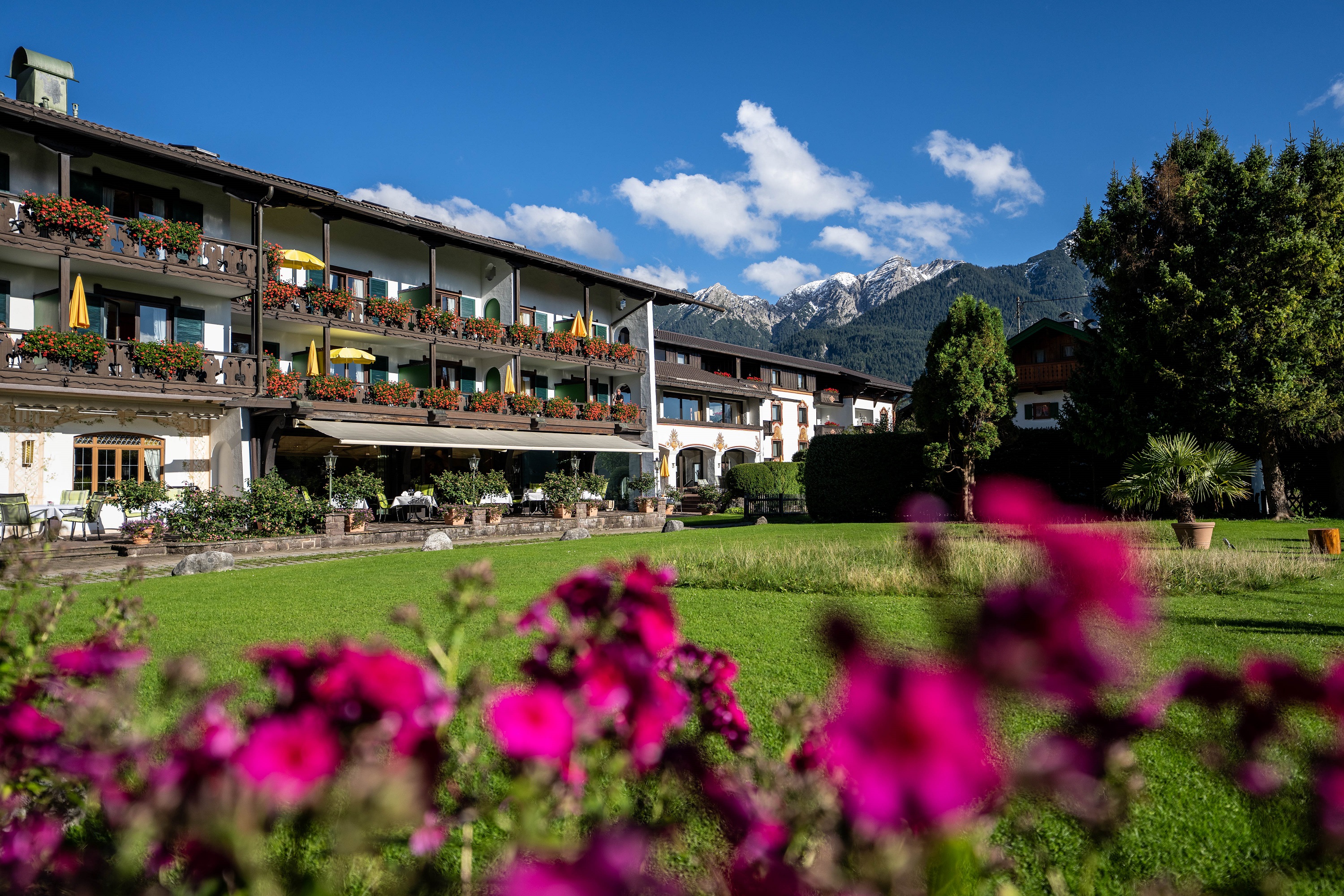 Gutschein für 3 Nächte im großzügigen Alpen Chalet für 2 Personen im Parkhotel Wallgau
