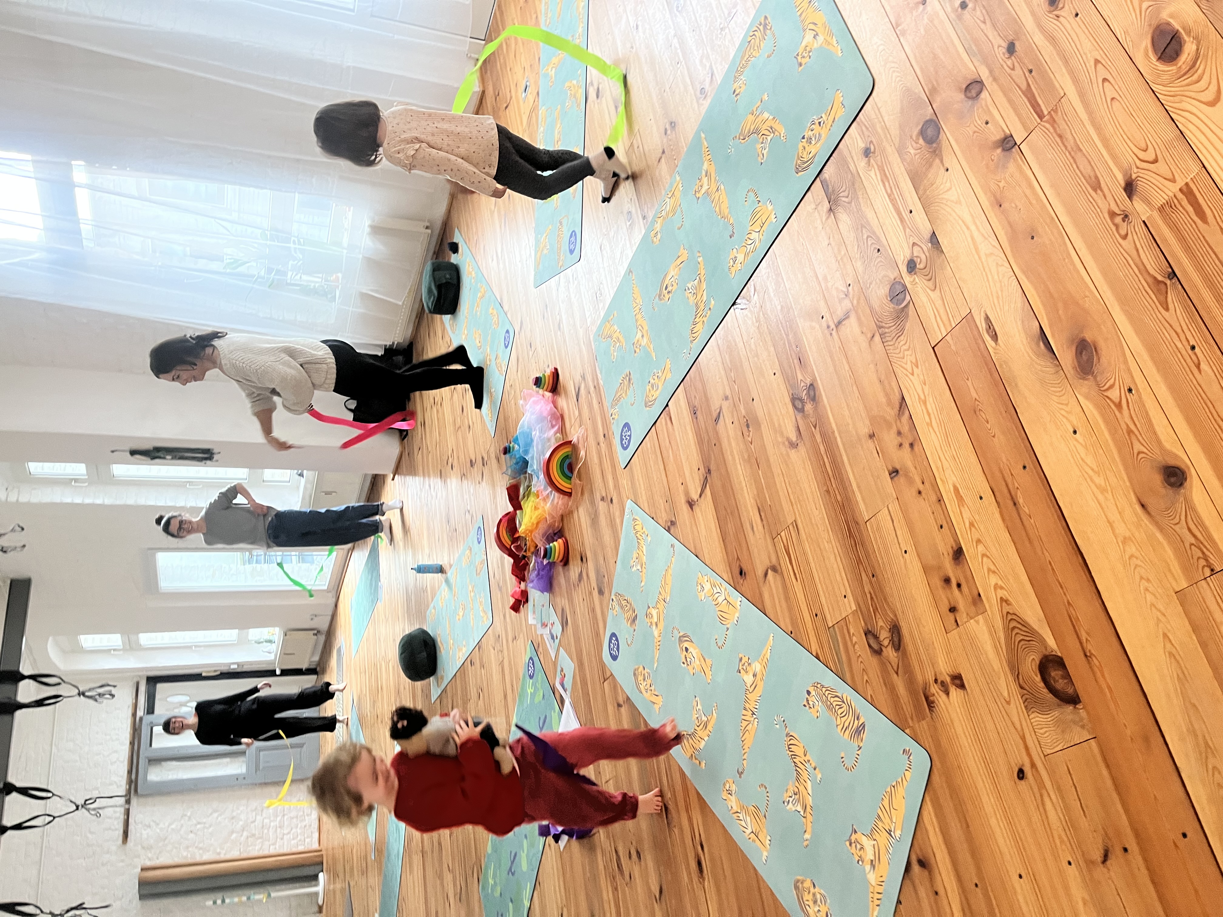 Eltern-Kind-Workshop (Aerial)Yoga, am Wochenende (60 min.), 2 - 4 Jahre bei Yogamonster