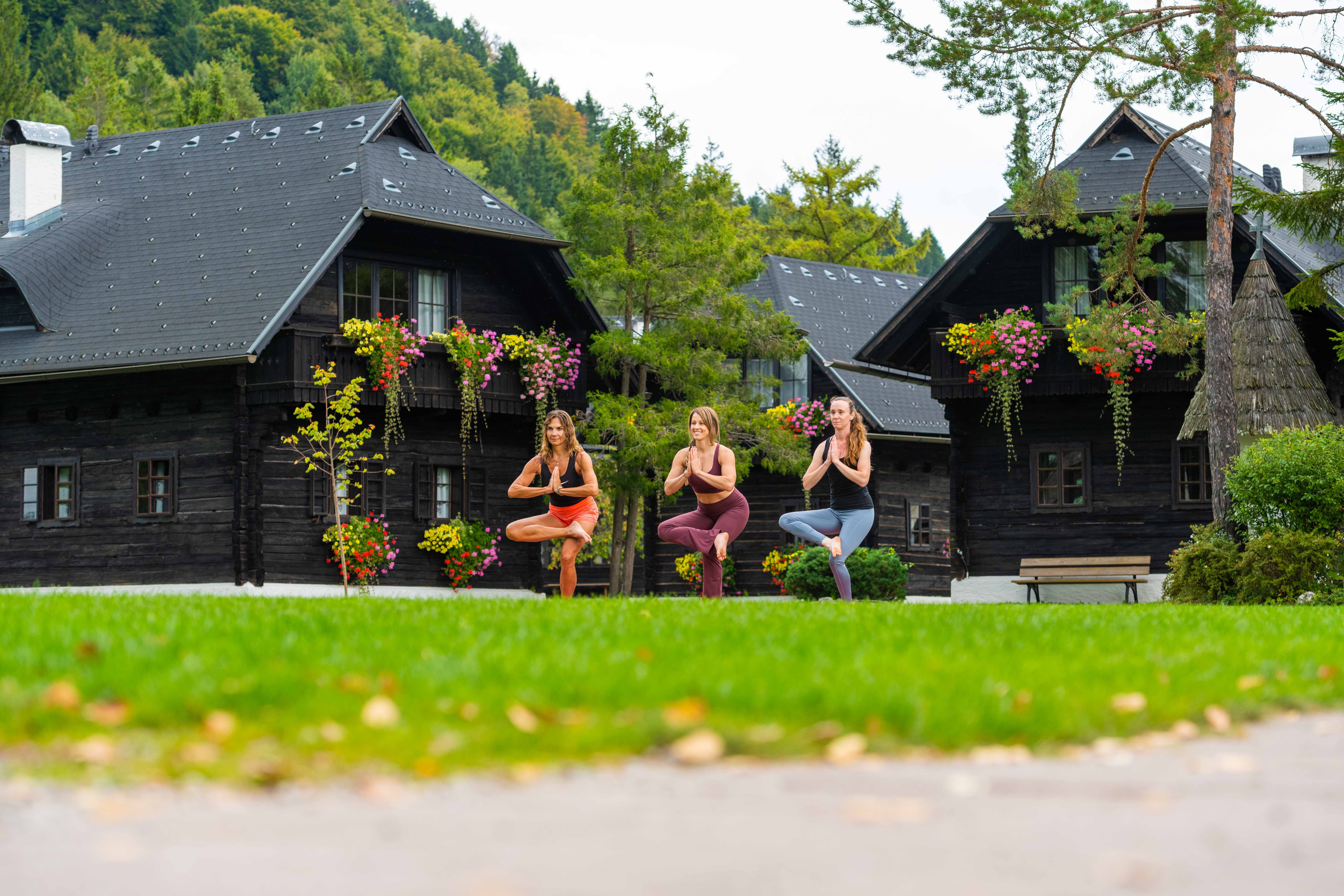 YOGA & YOU – Das Naturel „Zeit für mich“ Yoga-Retreat (5 Nächte für 1 Pers.) mit Ben Rakidzija im Hoteldorf SCHÖNLEITN in Kärnten (AT)