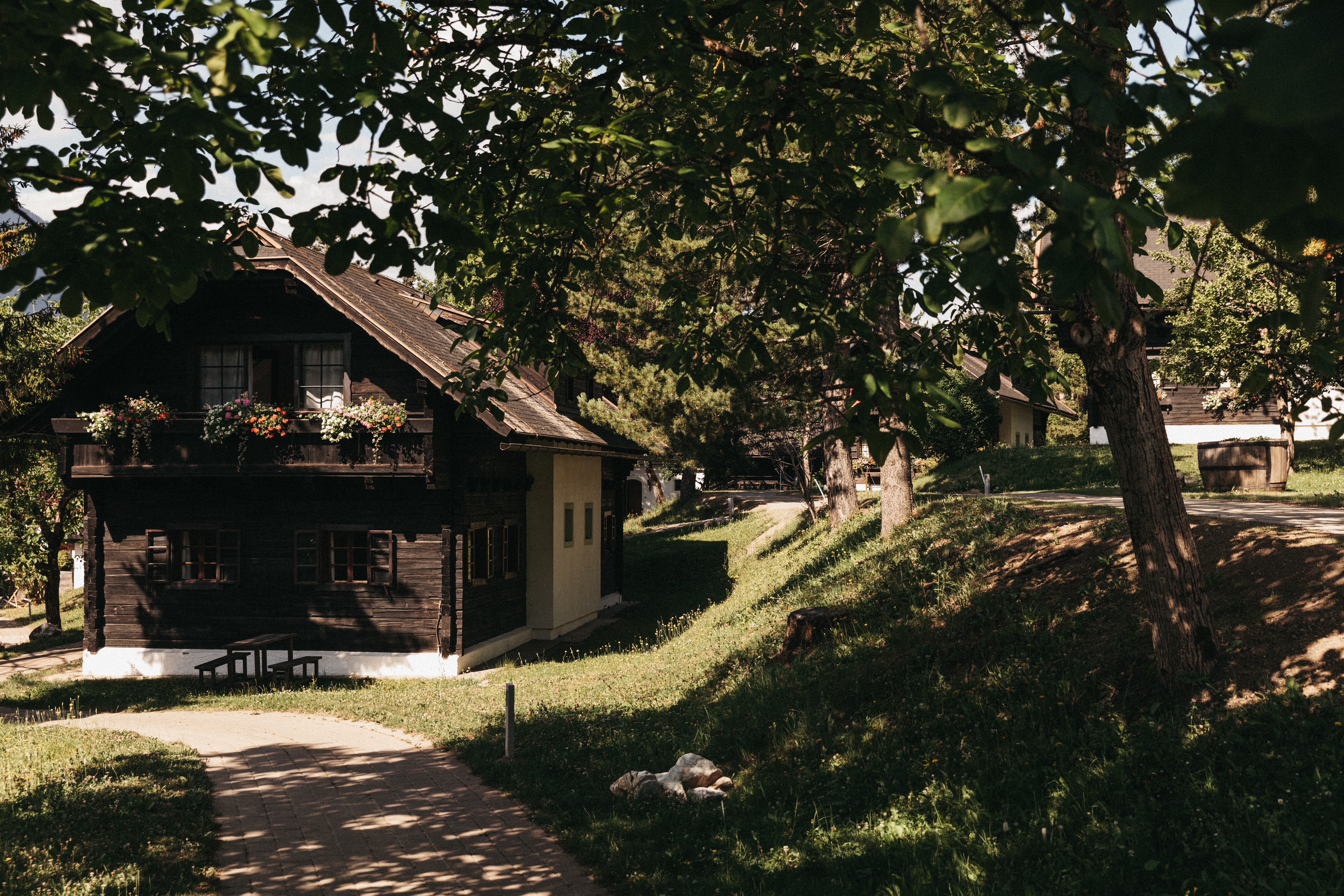 YOGA & YOU – Das Naturel „Zeit für mich“ Yoga-Retreat (5 Nächte für 1 Pers.) mit Ben Rakidzija im Hoteldorf SCHÖNLEITN in Kärnten (AT)