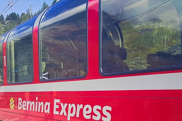 Im Bernina Express von Tessin nach Graubünden - 9-tägige Alpenreise von Zugprofi