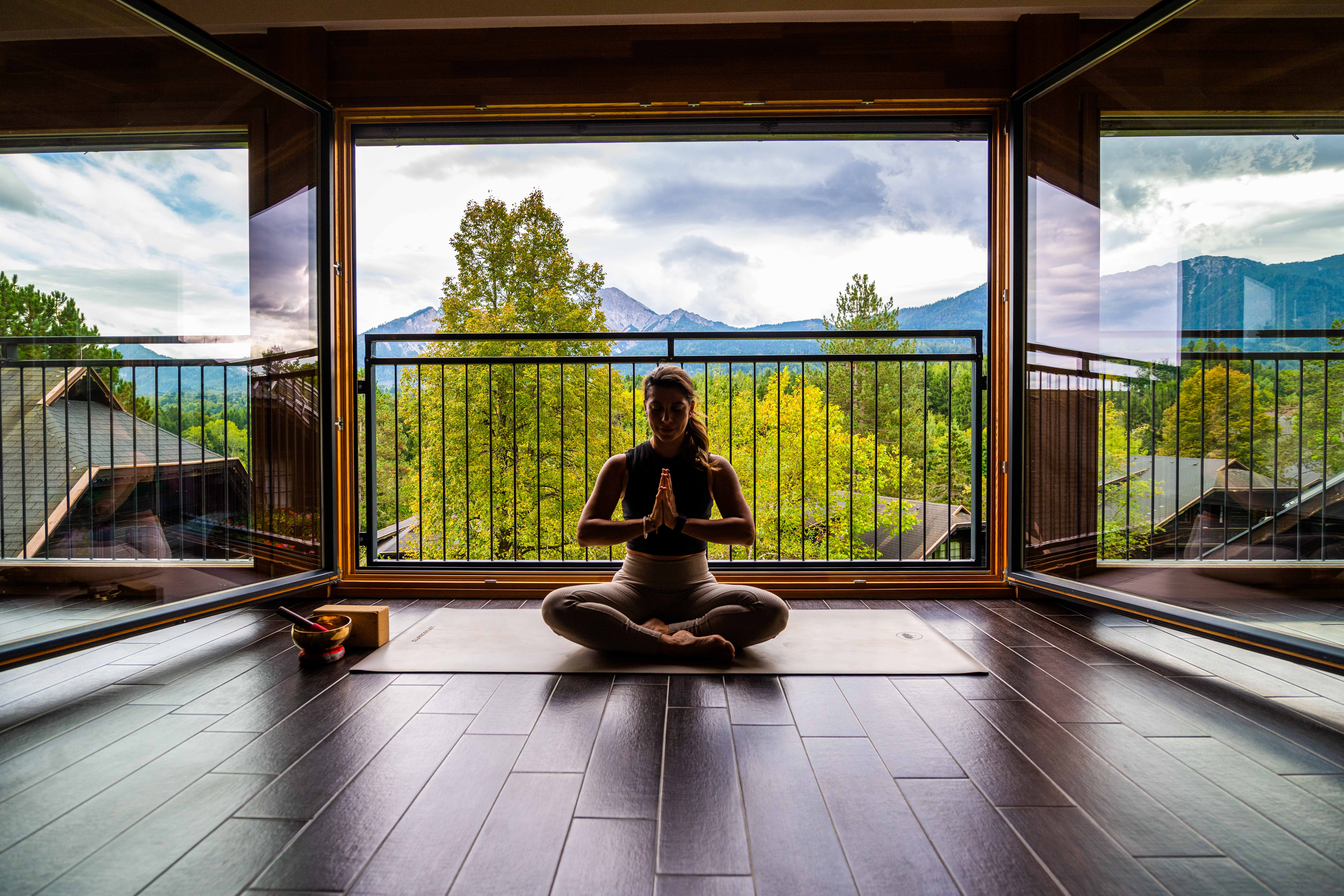 YOGA & YOU – Das Naturel „Zeit für mich“ Yoga-Retreat (5 Nächte für 2 Pers.) mit Ben Rakidzija im Hoteldorf SCHÖNLEITN in Kärnten (AT)