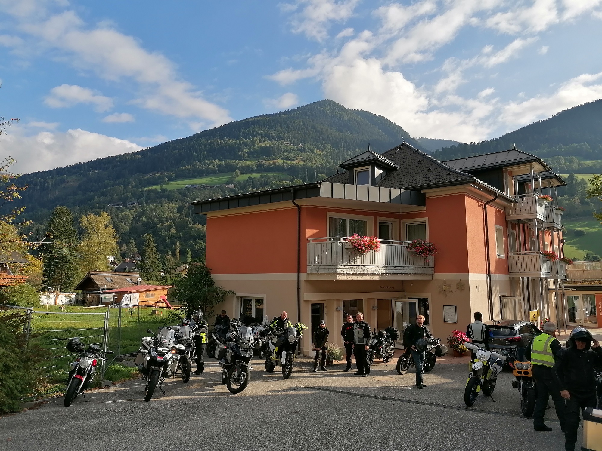 Motorradurlaub zwischen Berg und See für 2 Personen: 3 Übernachtungen mit Frühstück