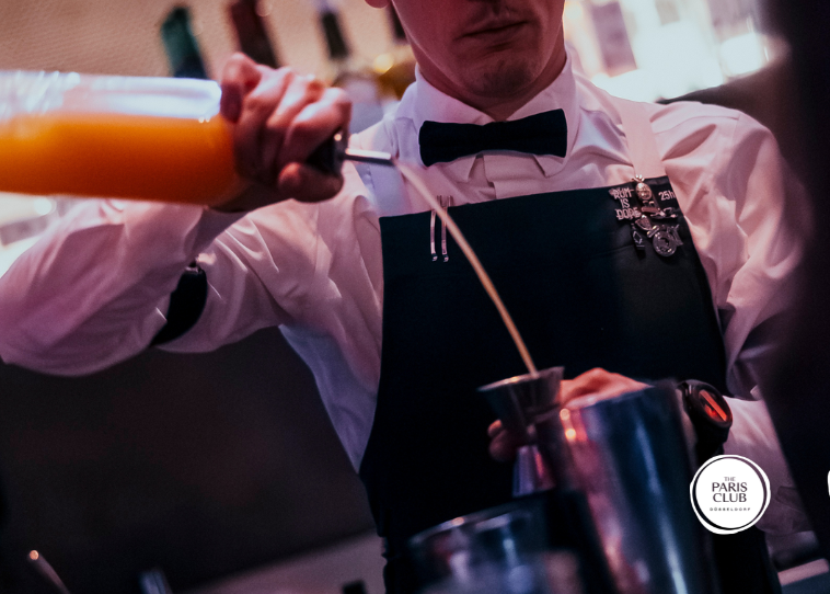 Französischer Genuss hoch über Düsseldorf: Menü für 2 Personen im The Paris Club!