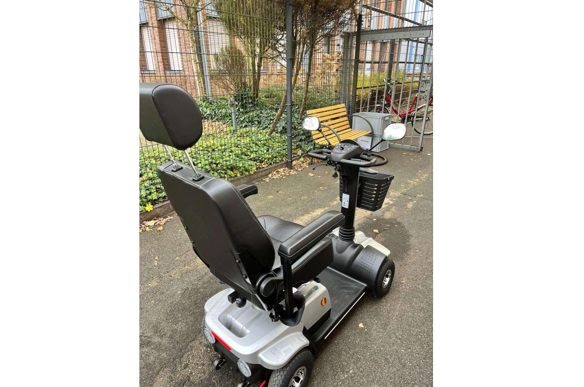 Elektro-Scooter Capri Aktiv Deutschland von Roll-tech in Xanten