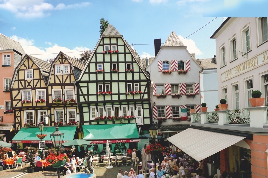 Bad Honnef – Der Party-Törn am Drachenfels: Reise für 4 Personen, 2 DZ, 27.06. - 29.06.2025 mit Müller-Touristik