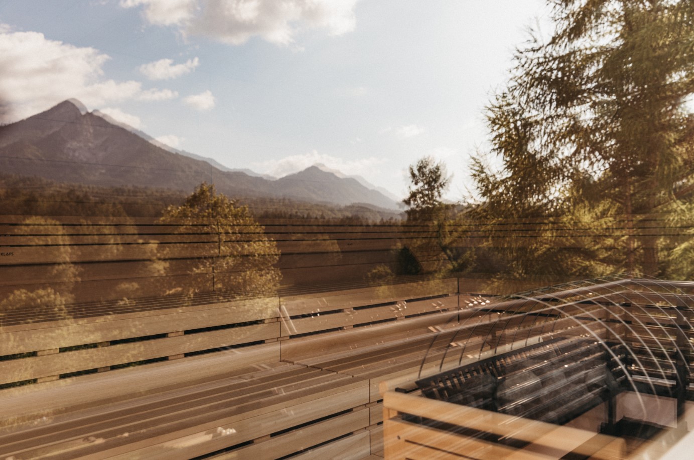 NAMASTÉ & GEH - Das Naturel Yoga-Wander-Retreat im Hoteldorf SCHÖNLEITN in Kärnten (AT) 4 Nächte für 1 Pers.
