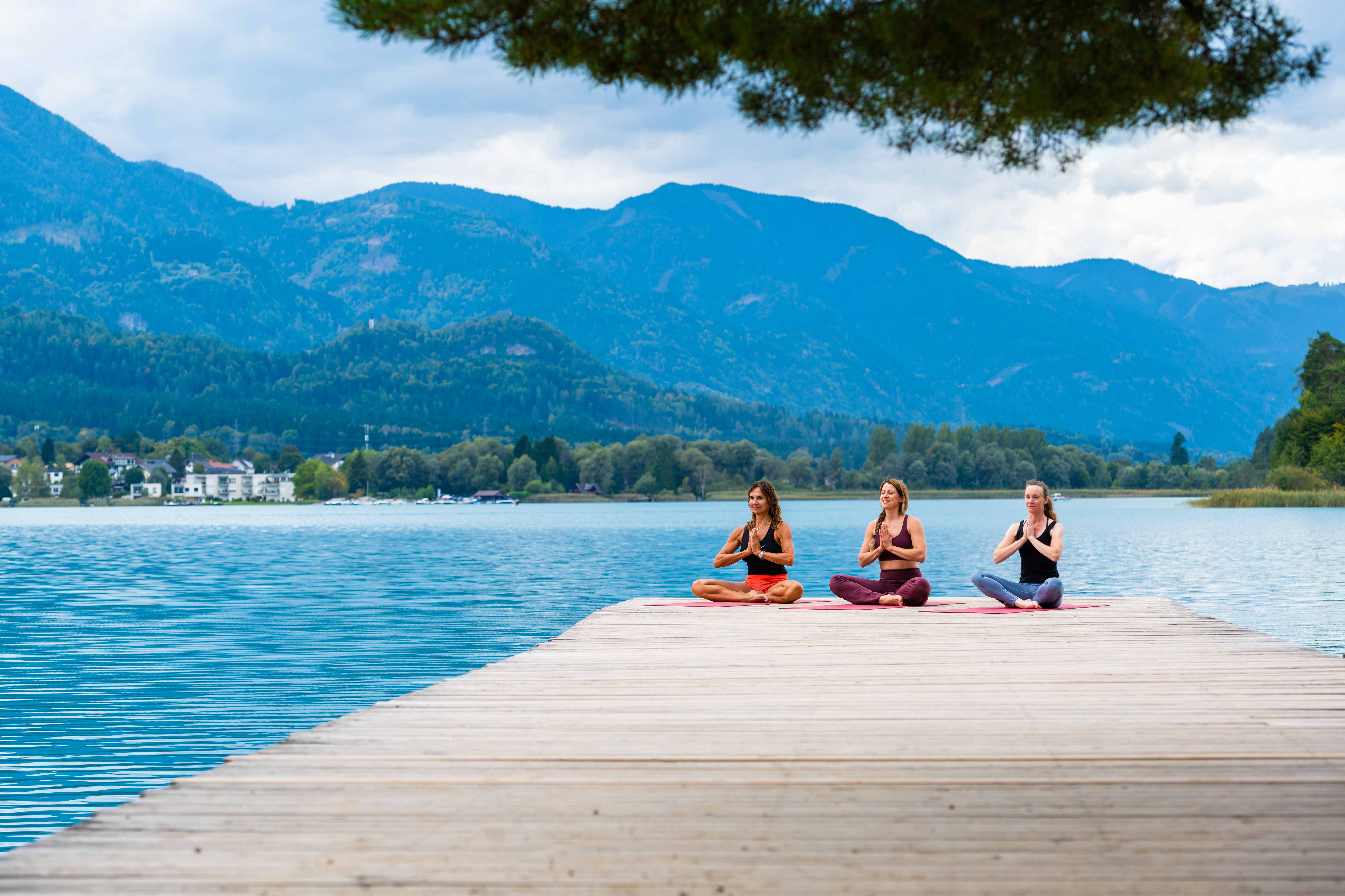 NAMASTÉ & GEH - Das Naturel Yoga-Wander-Retreat im Hoteldorf SCHÖNLEITN in Kärnten (AT) 4 Nächte für 1 Pers.