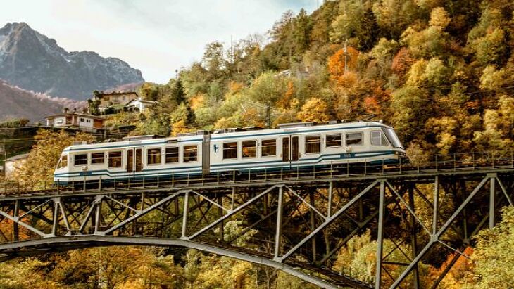 Im Bernina Express von Tessin nach Graubünden - 9-tägige Alpenreise von Zugprofi